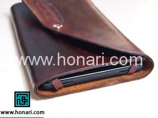 کیف تبلت چرمی دوخته شده