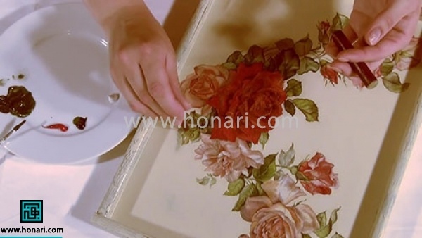 آموزش دکوپاژ روی سینی چوبی