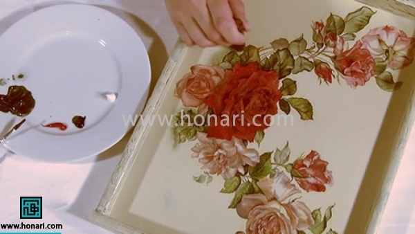 آموزش دکوپاژ روی سینی چوبی