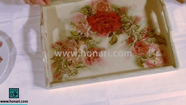 آموزش دکوپاژ روی سینی چوبی