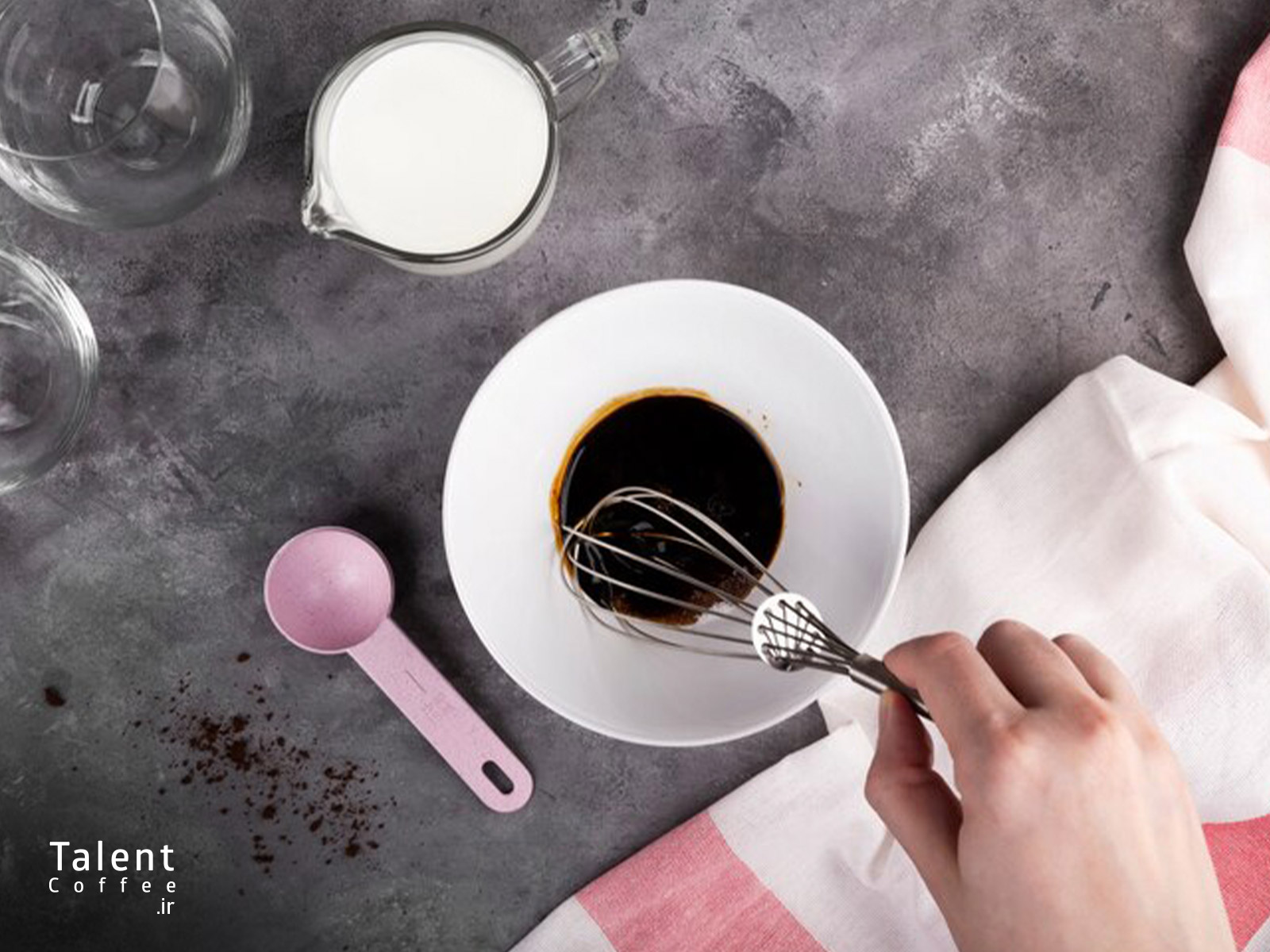 طرز تهیه کیک با قهوه دمی