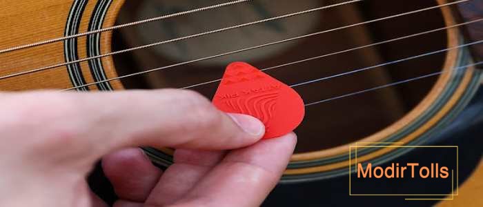 نحوه گرفتن پیک گیتار در دست