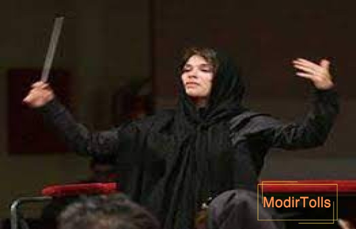 نازنین آقاخانی کیست؟