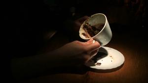 برگ در فال قهوه