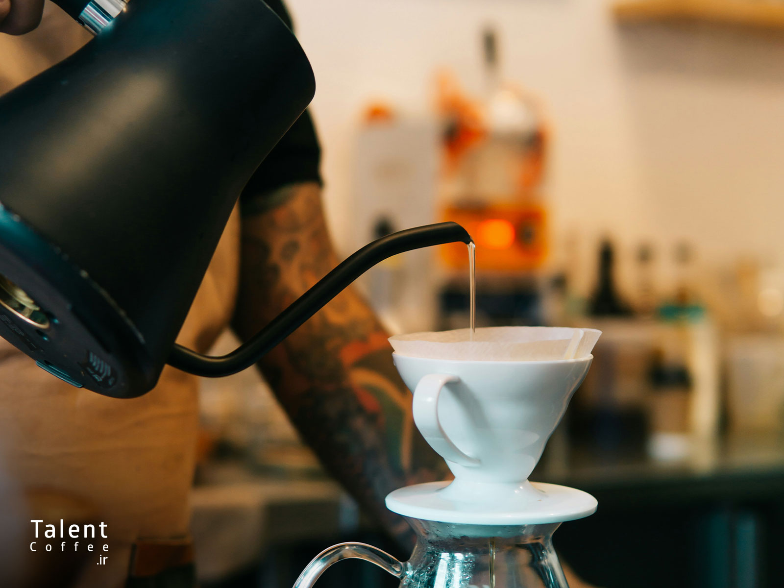 نحوه ریختن آب برای دم آوری قهوه