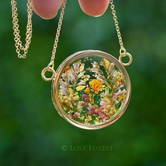 مدل گردنبند رزینی با گل خشک