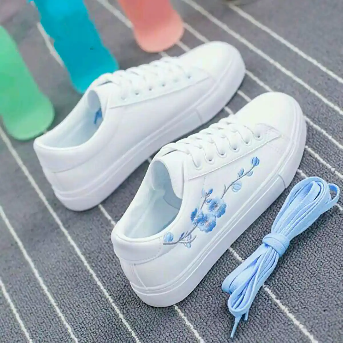 کتونی سفید دخترانه زیبا