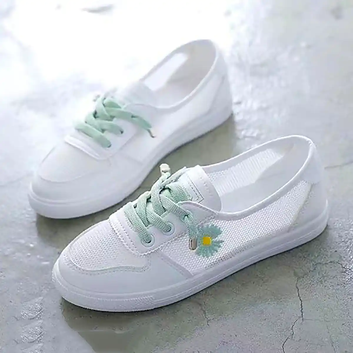 کتونی سفید دخترانه زیبا