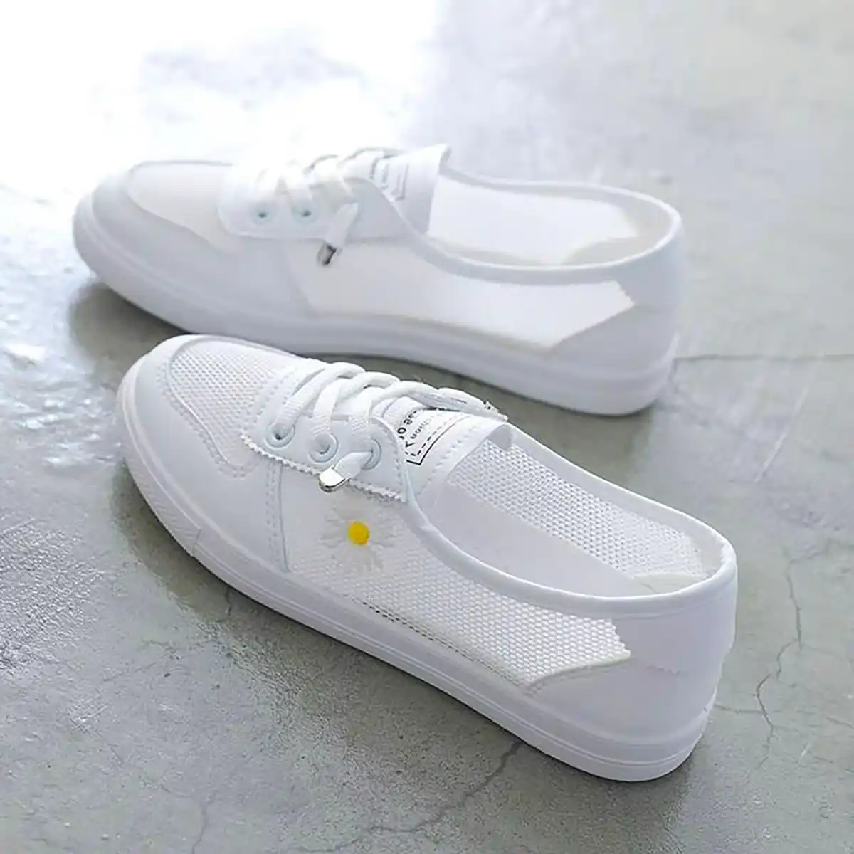 کتونی سفید دخترانه زیبا