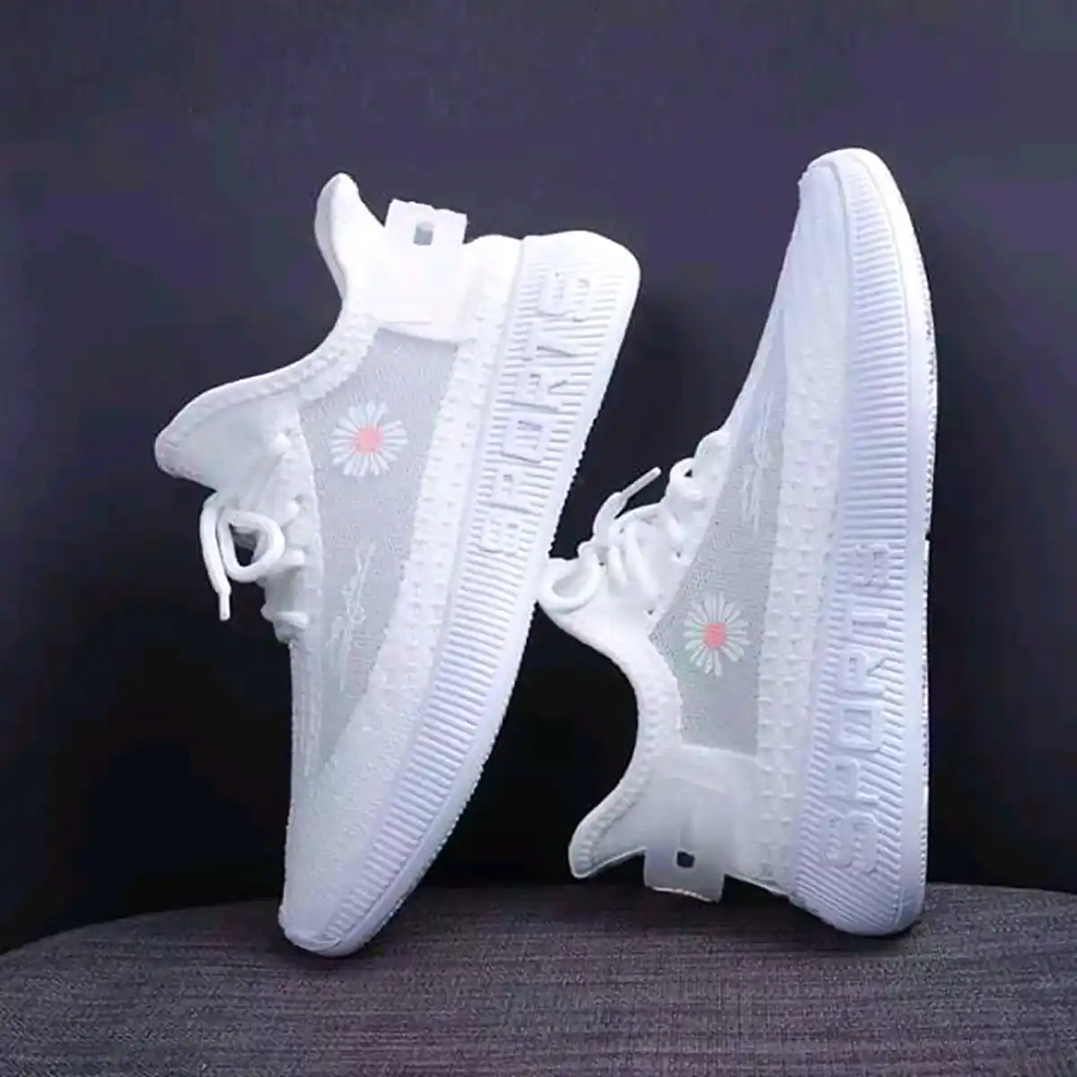 کتونی سفید دخترانه زیبا