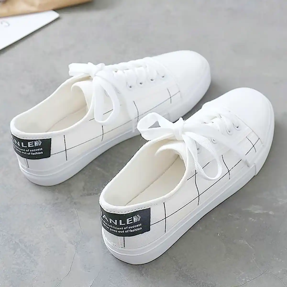 کتونی سفید دخترانه زیبا