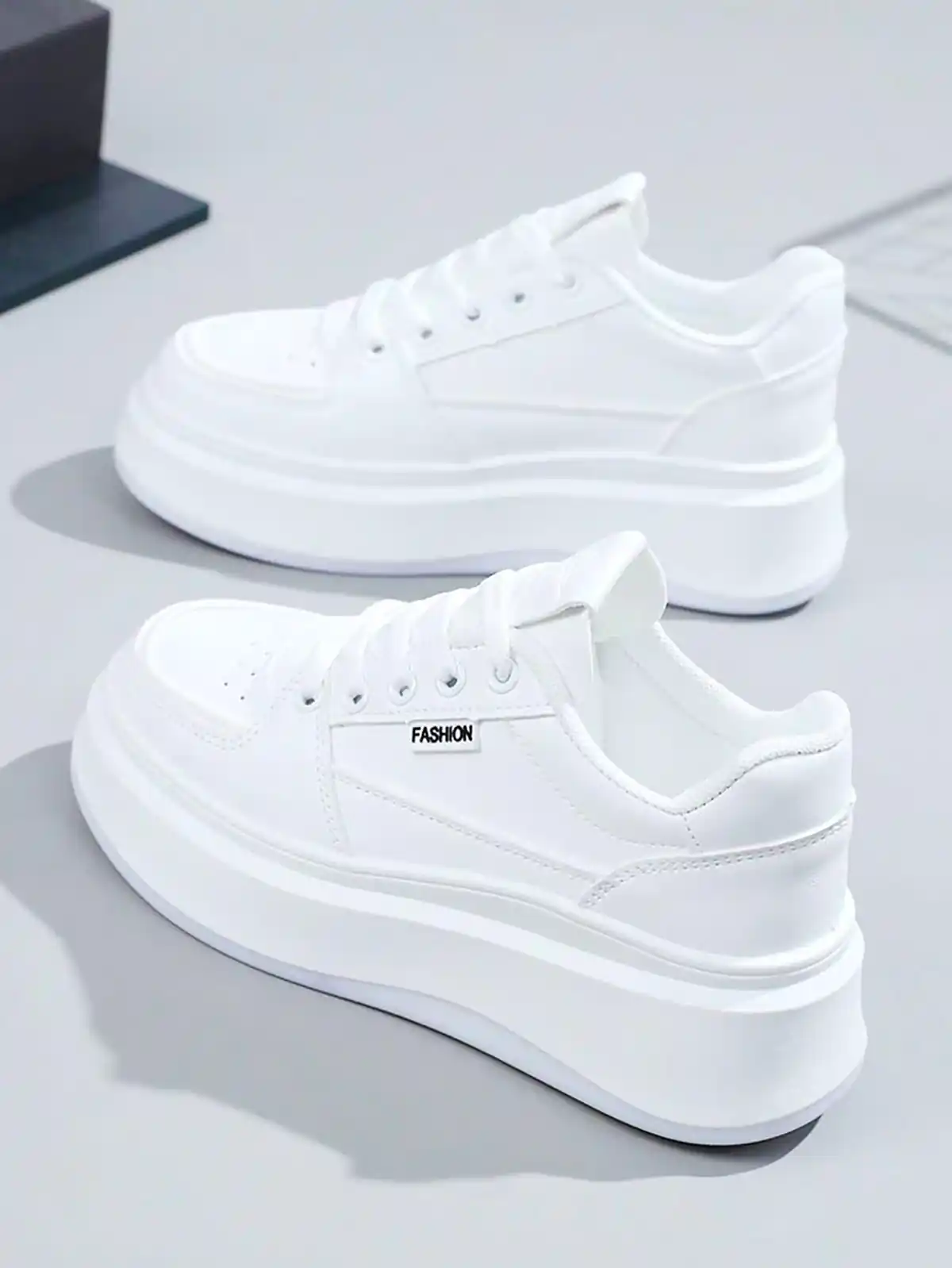 کتونی سفید دخترانه زیبا