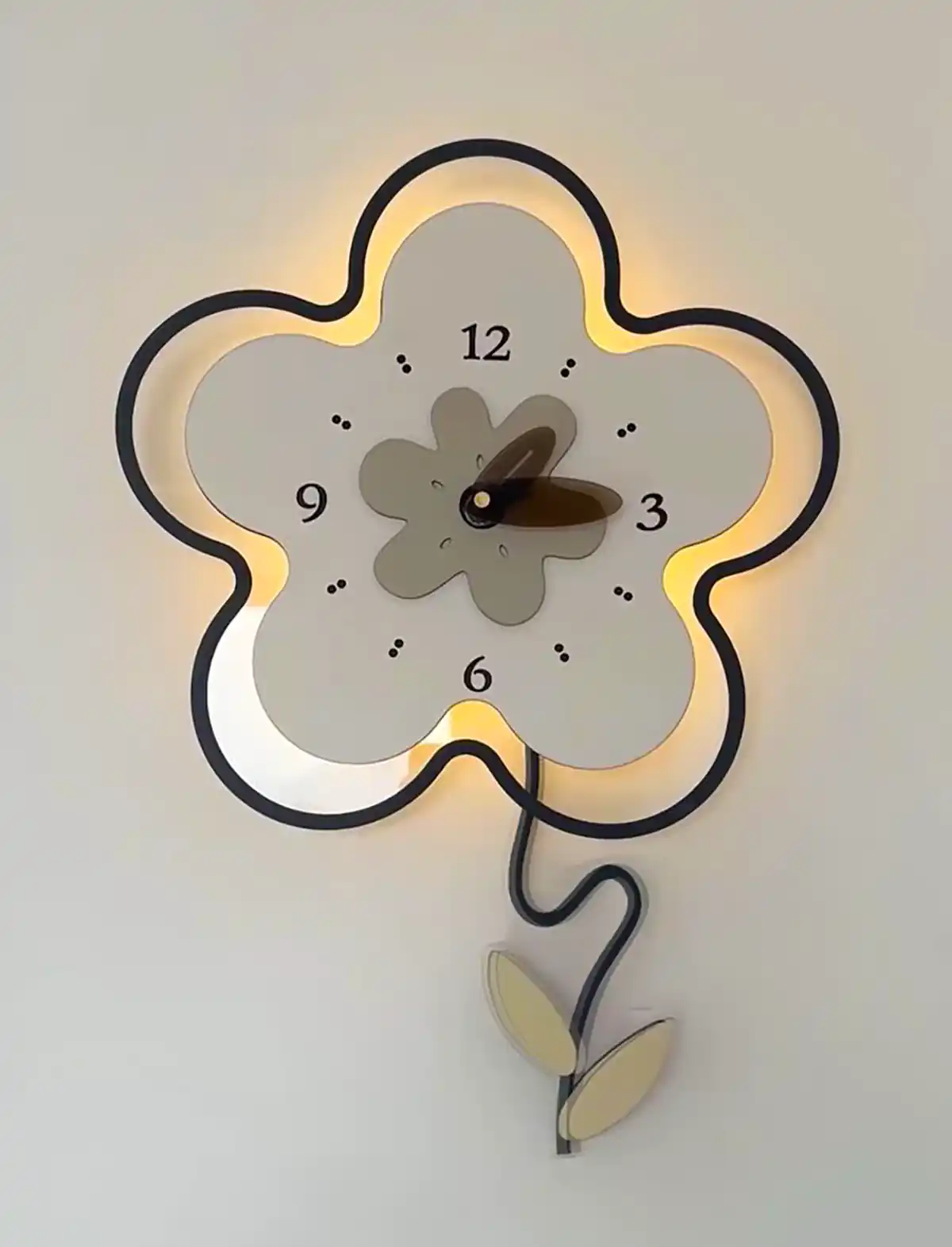 ساعت دیواری مینیمال فانتزی