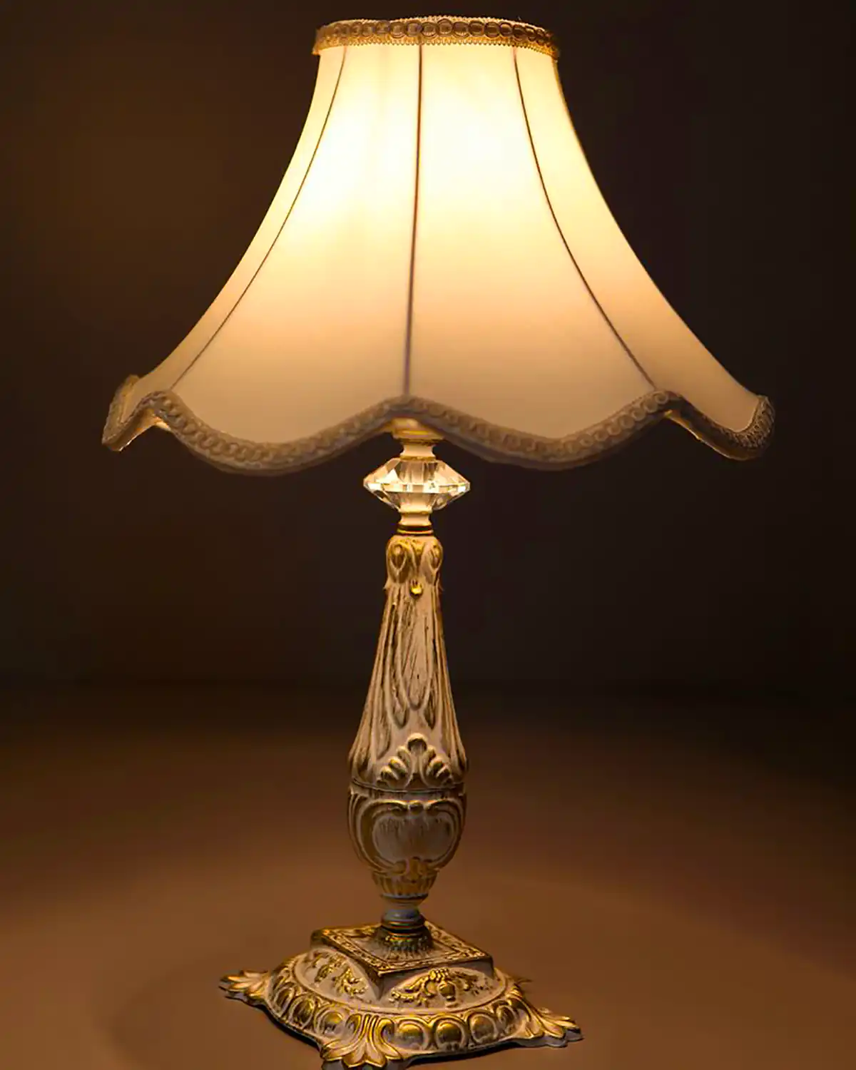 آباژور رو میزی مدرن