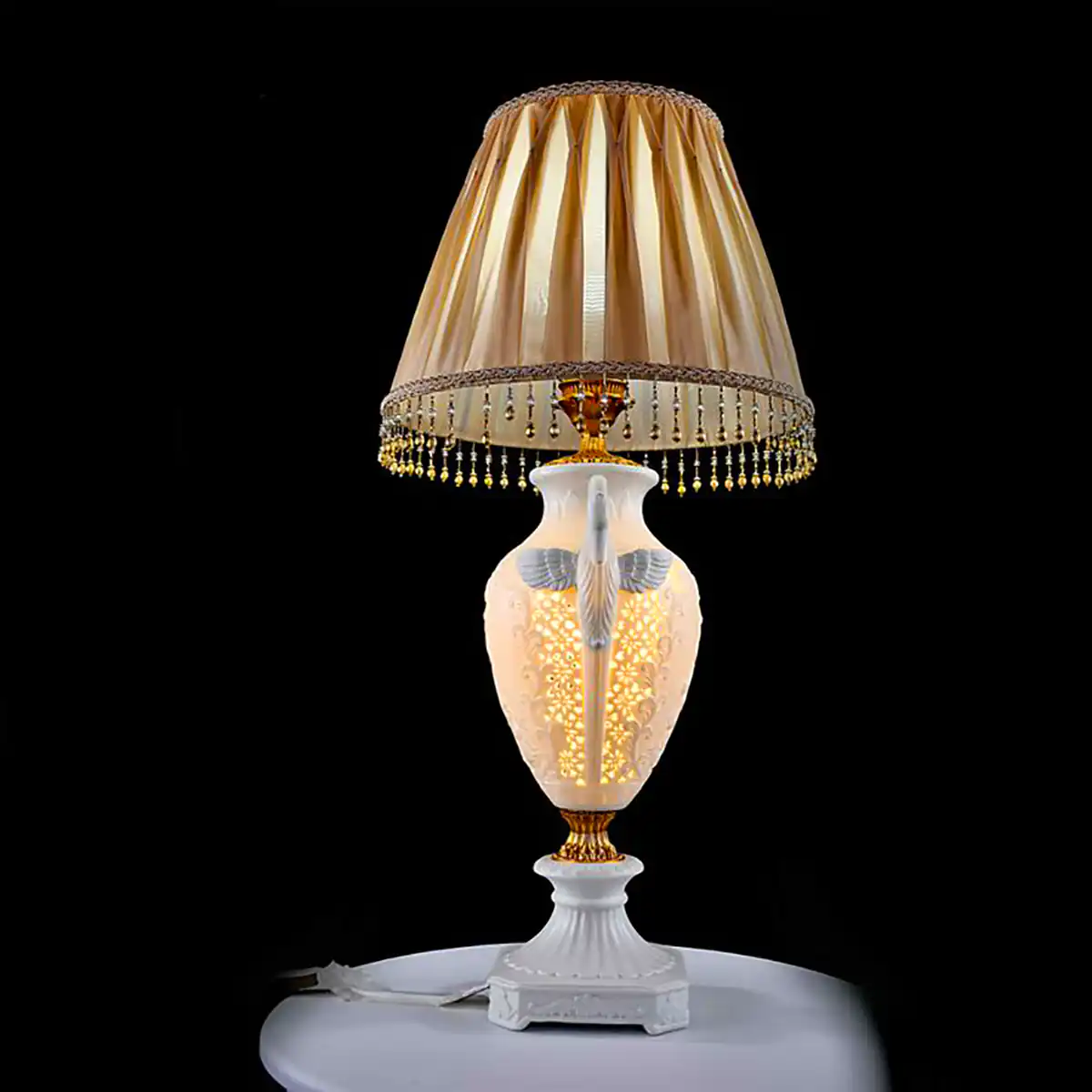 آباژور رو میزی مدرن