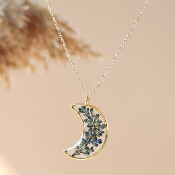 گردنبند رزینی طرح ماه