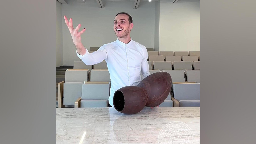 مراحل ساخت عنکبوت شکلاتی برای تزئین دسر