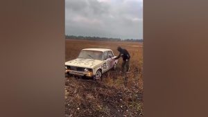 پسر جوان هنگام آتش زدن خودرو خودش هم آتش گرفت