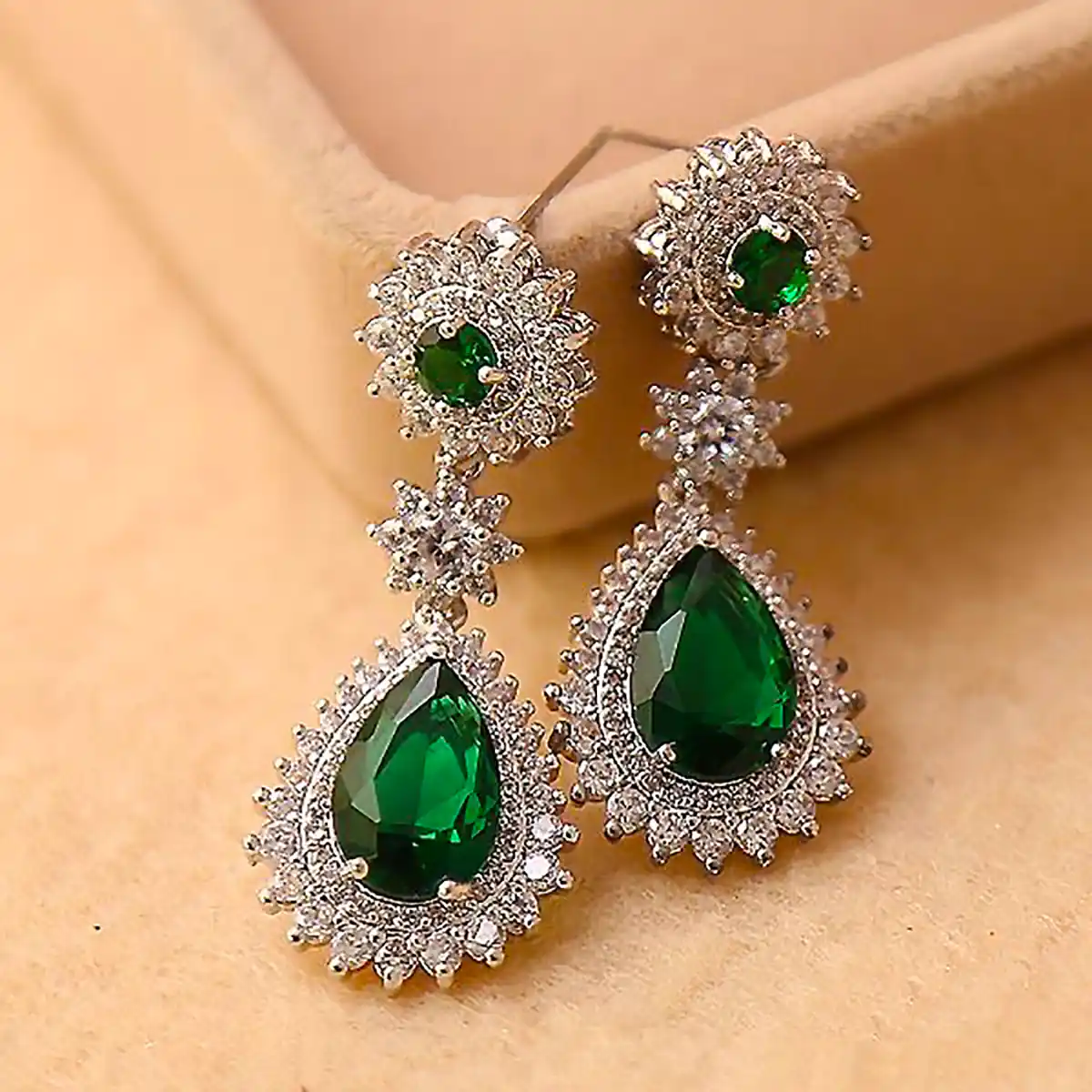 گوشواره ترند زمرد