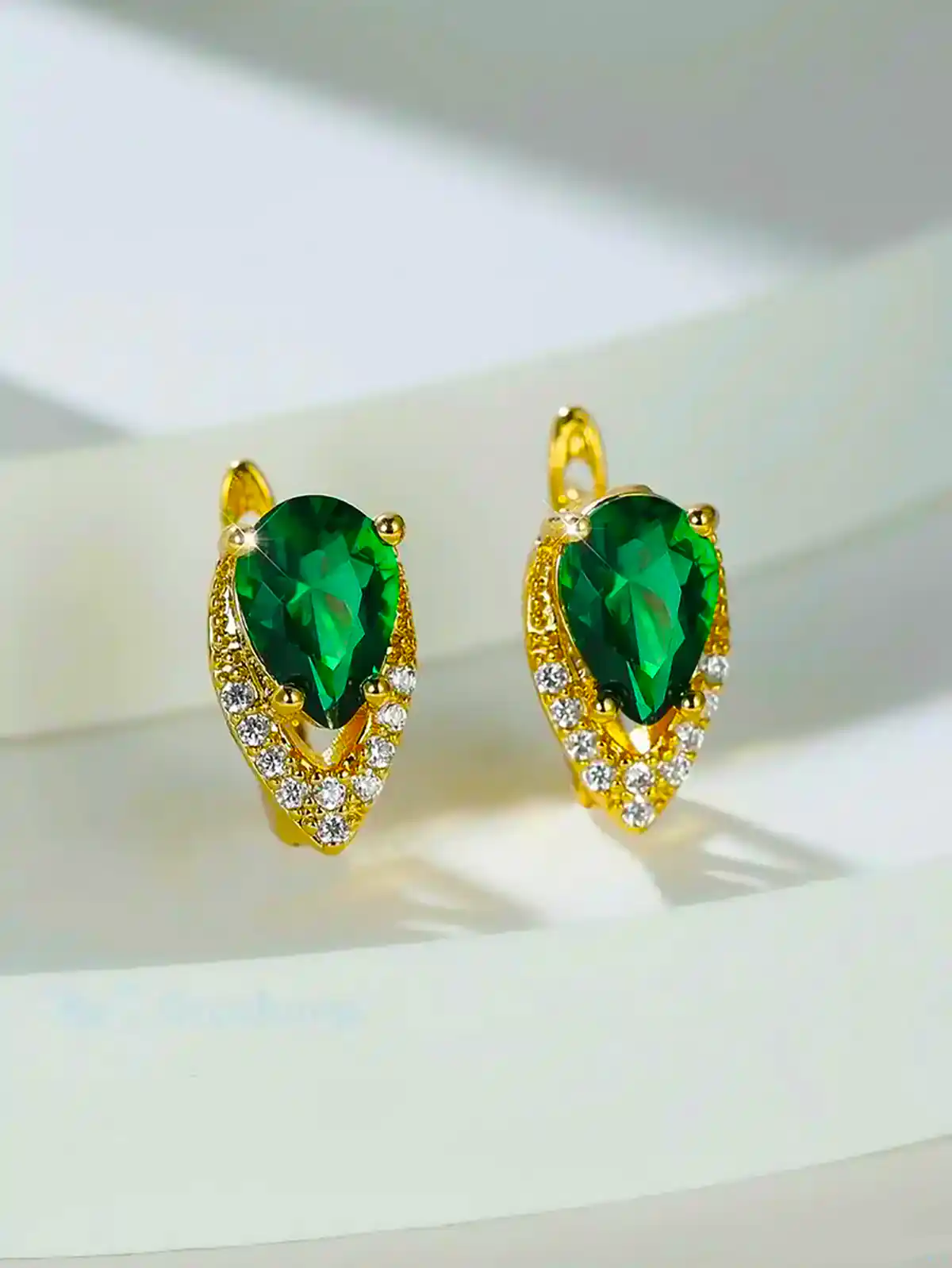 گوشواره ترند زمرد