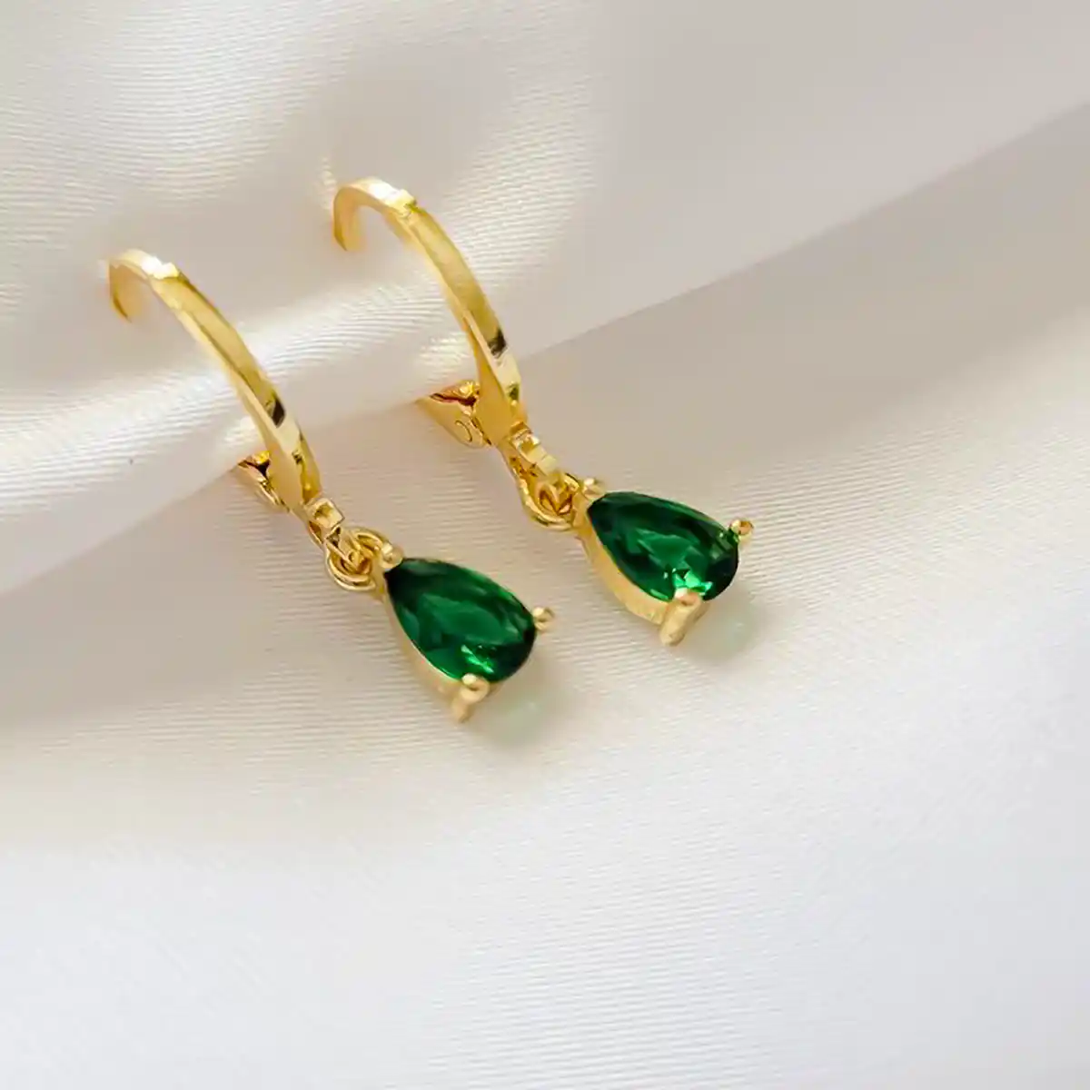 گوشواره ترند زمرد