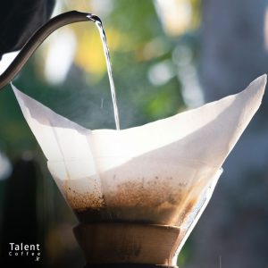 نحوه ریختن آب برای دم آوری قهوه