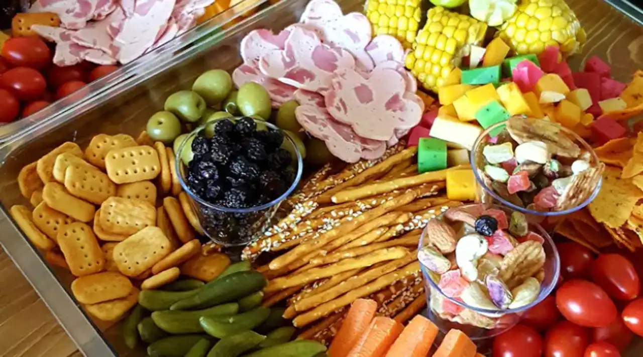 چند مدل سینی مزه + زیباترین ایده ها برای چیدن سینی مزه بسیار شیک و لاکچری