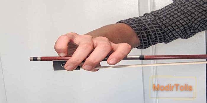 نحوه دست گرفتن آرشه ویولن