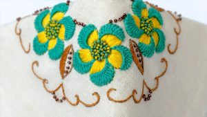 آموزش گلدوزی با دست روی مانتو