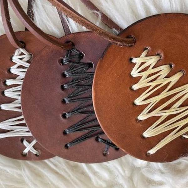 جاسوئیچی چرم