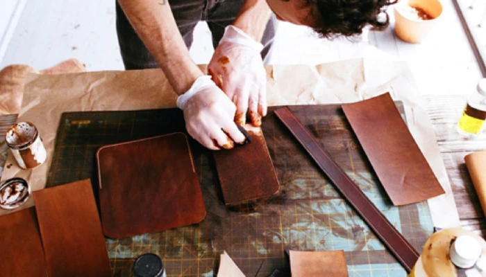 لوازم مورد نیاز کسب در اند از چرم دوزی