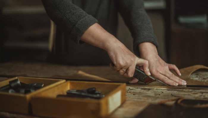 کسب درامد از چرم دوزی در خانه