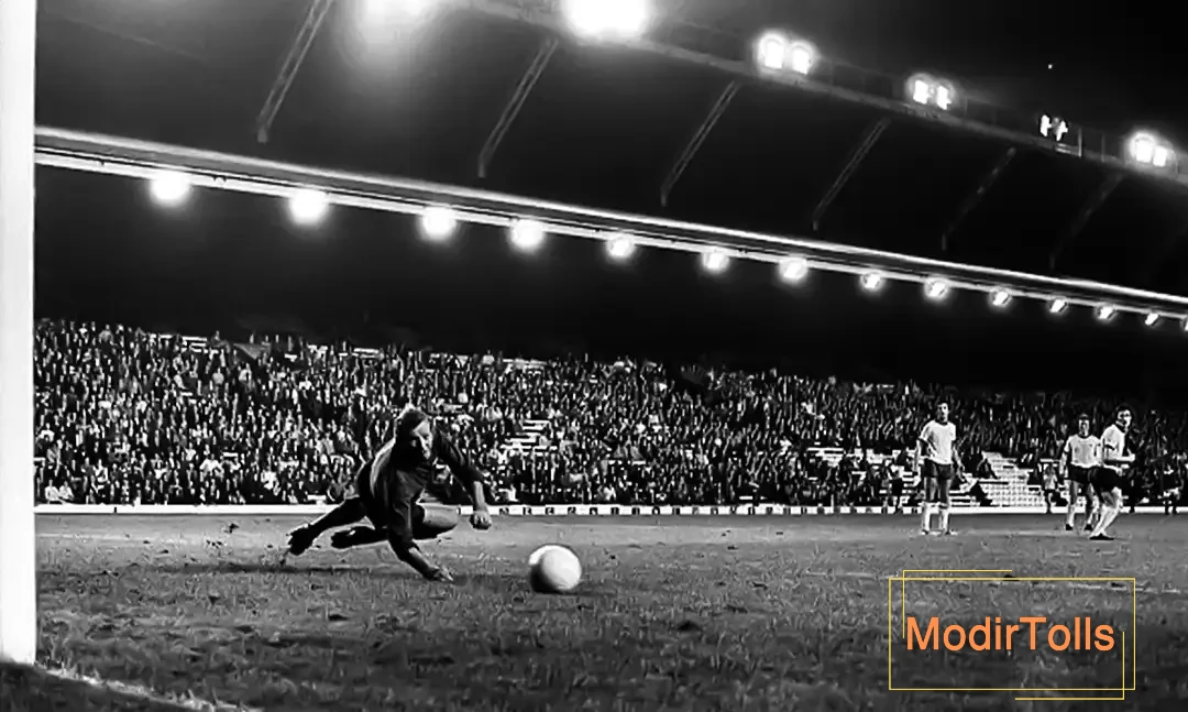 کاربری نورافکن ها در مسابقه فوتبال قدیمی