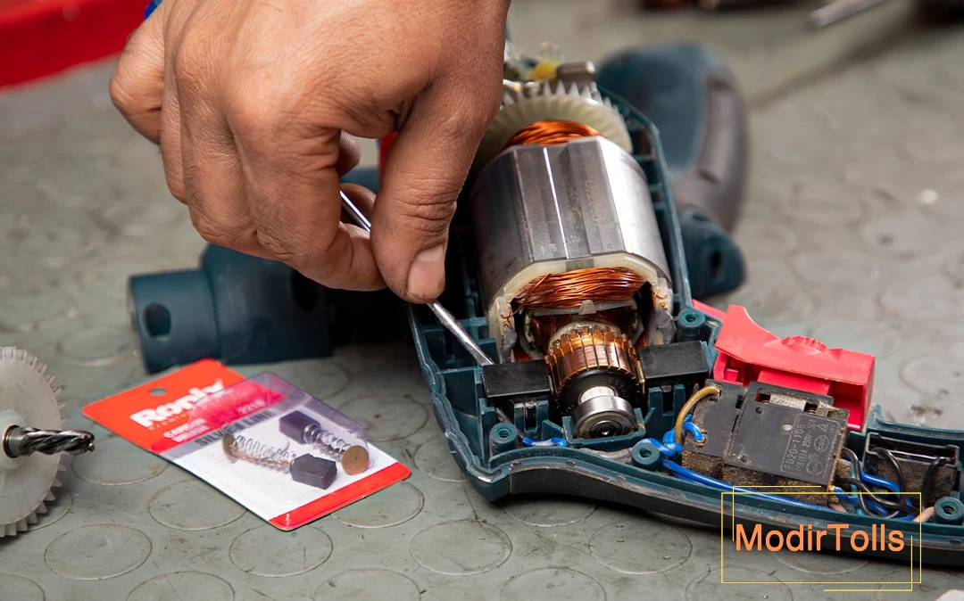 ذغال دریل را خارج کنید.