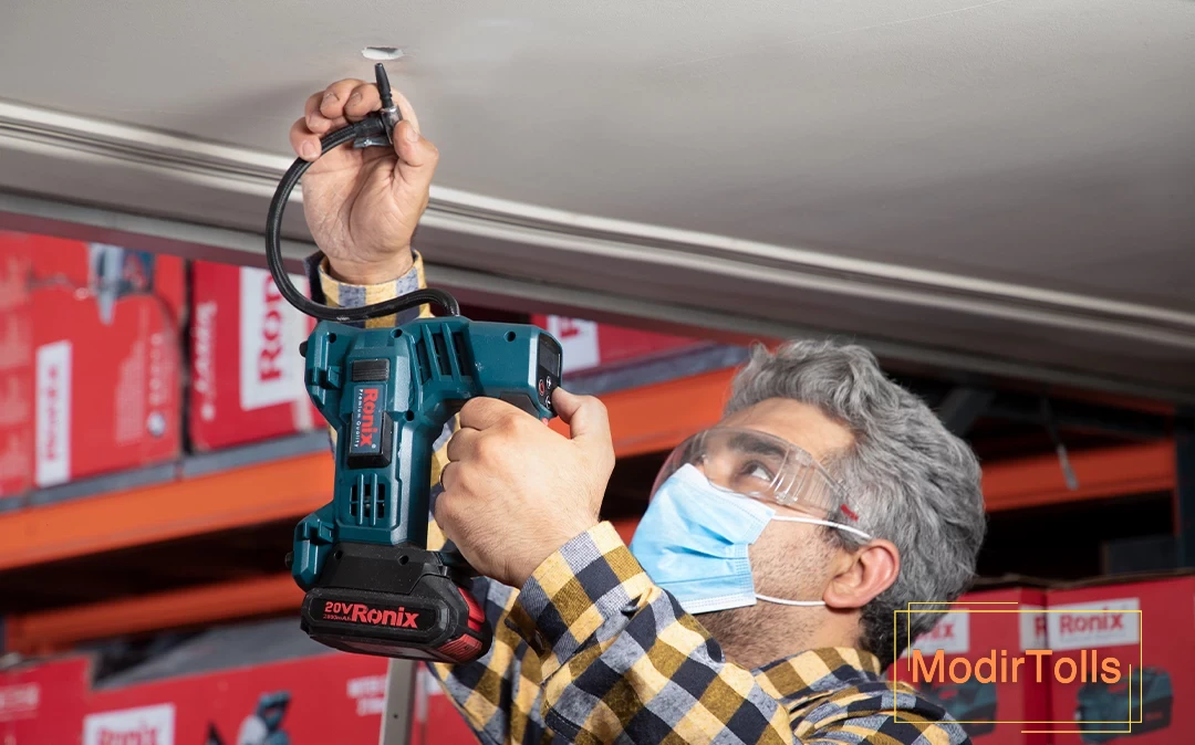 پاکسازی سوراخ ایجادشده در سقف