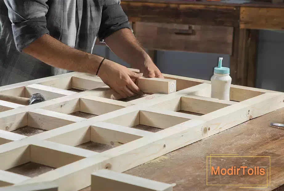 اتصال طبقات به دیواره های اصلی با چسب چوب