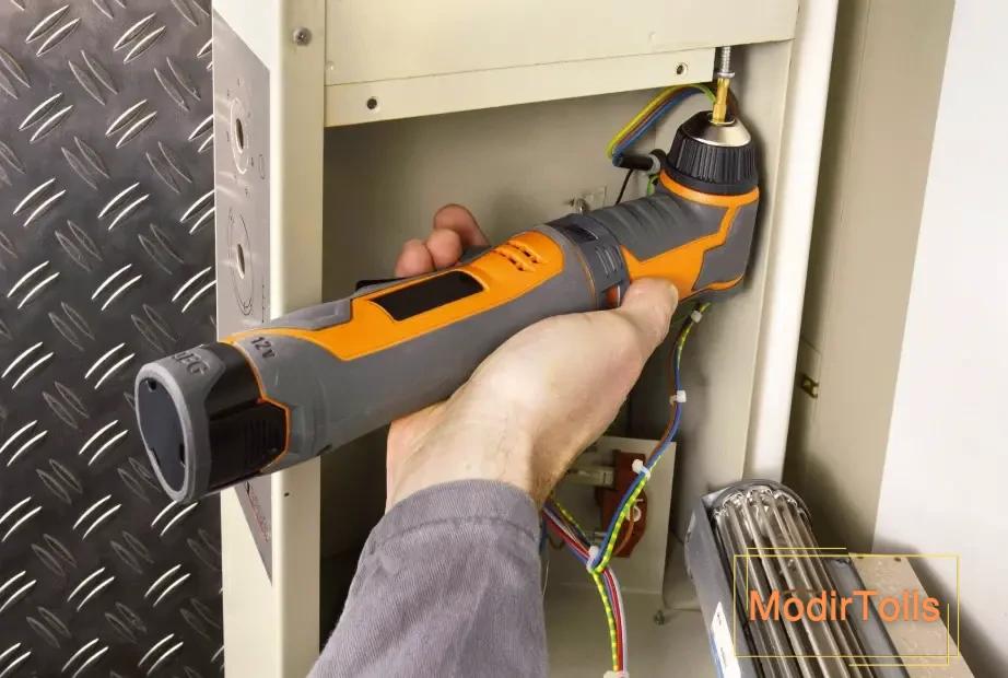 کاربرد دریل سرکج در فضاهای تنگ و باریک