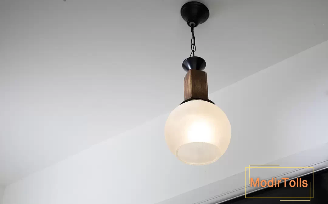 نصب لامپ و روشن کردن لوستر