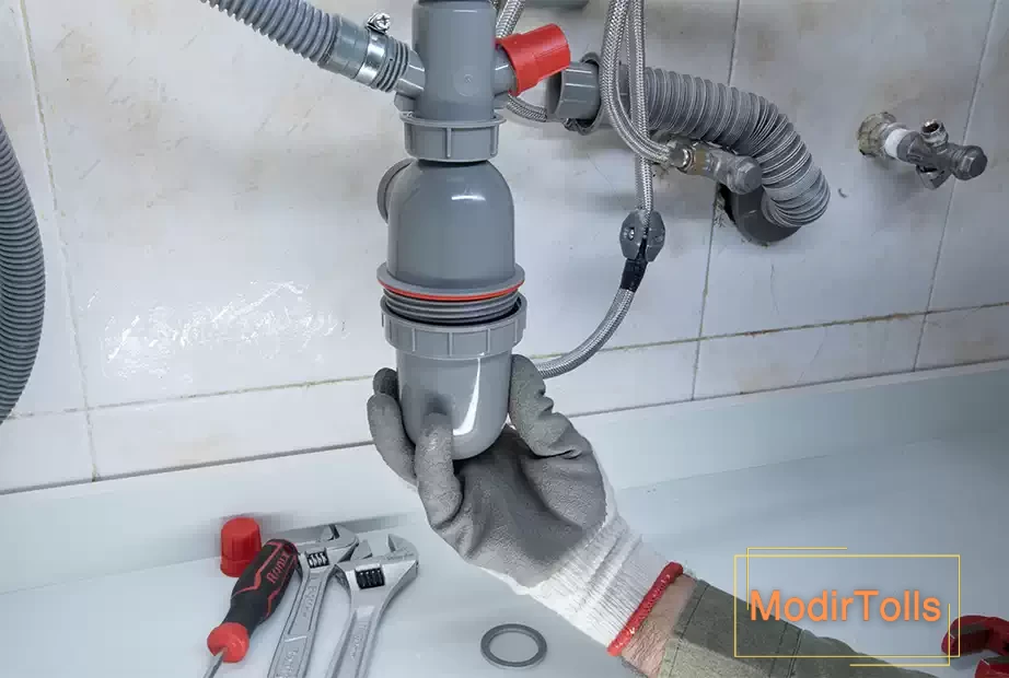 بستن سیفون اصلی به مجموعه لوله ها