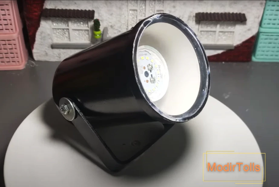 نورافکن دست ساز مشکی