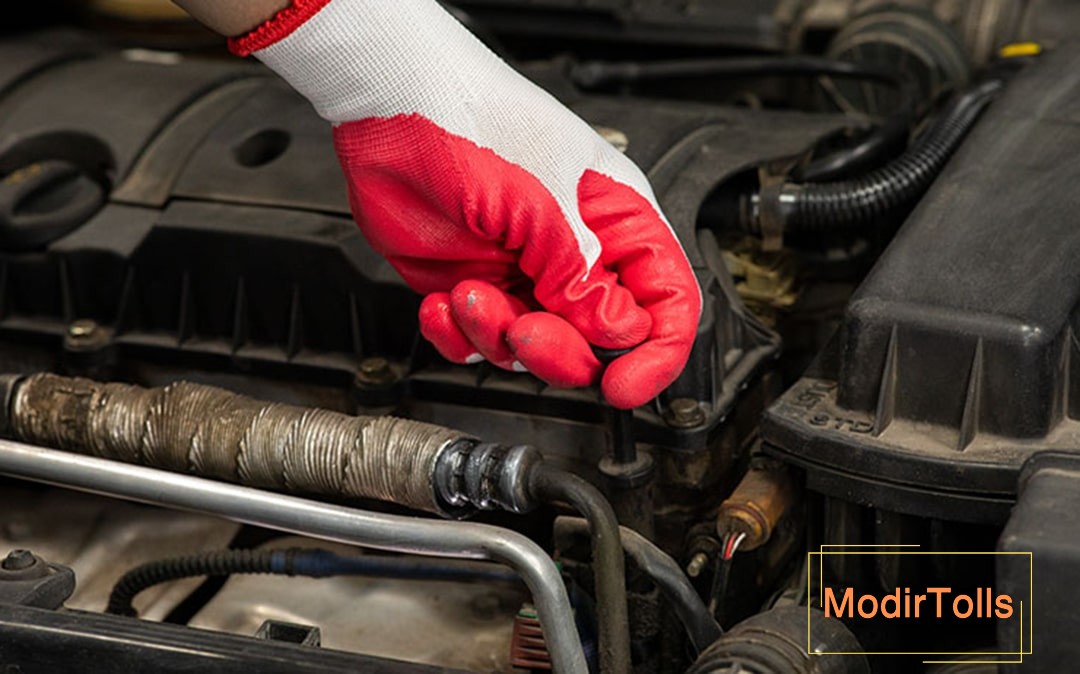 بیرون کشیدن نشانگر روغن موتور