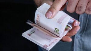 یارانه نقدی، مستمری و کالابرگ در مسیر واریز / خبر خوش برای اقشار مختلف؛ پرداخت‌ها به زودی آغاز می‌شود