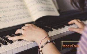 آریا شادمهر