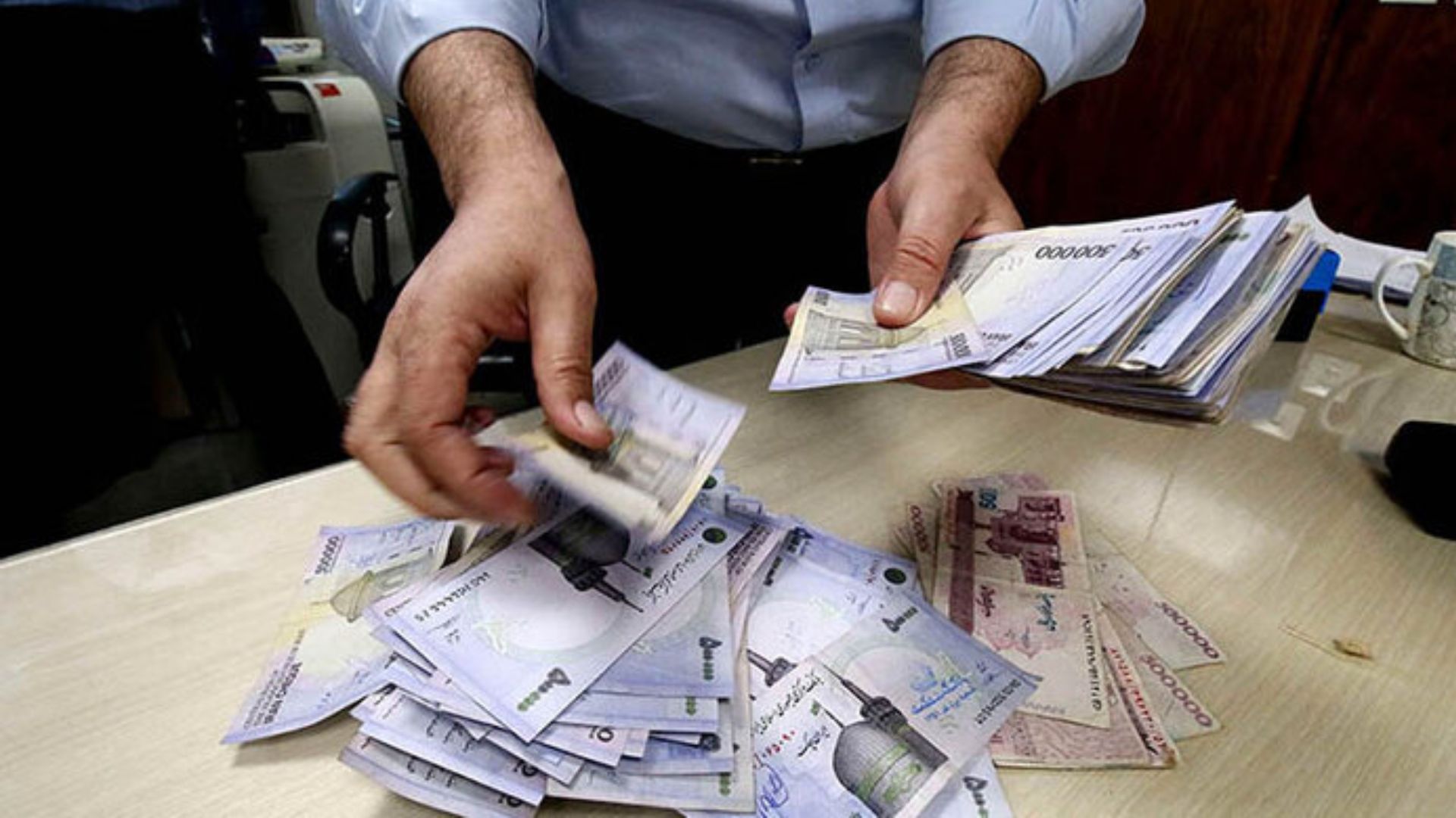 خبر خوش برای فرهنگیان؛ ۳۰۰ میلیون وام بدون ضامن دریافت کنید