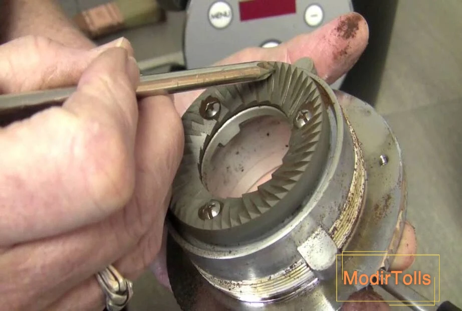 تمیز کردن فرز برقی