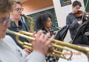 قانون 10 هزار ساعته نوازندگان چیست؟