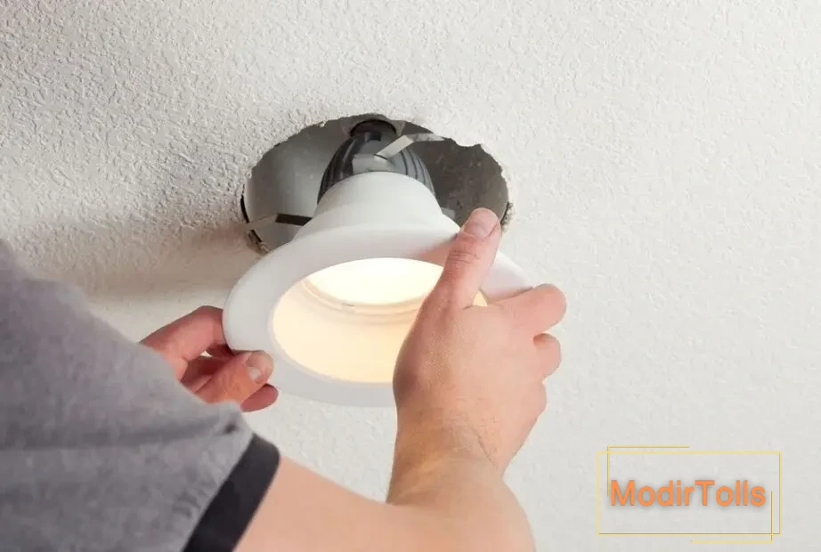 مراحل نصب لامپ هالوژن