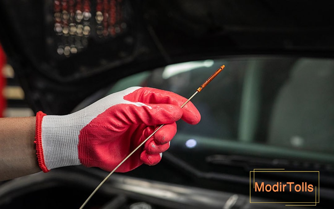 بررسی سطح روغن موتور