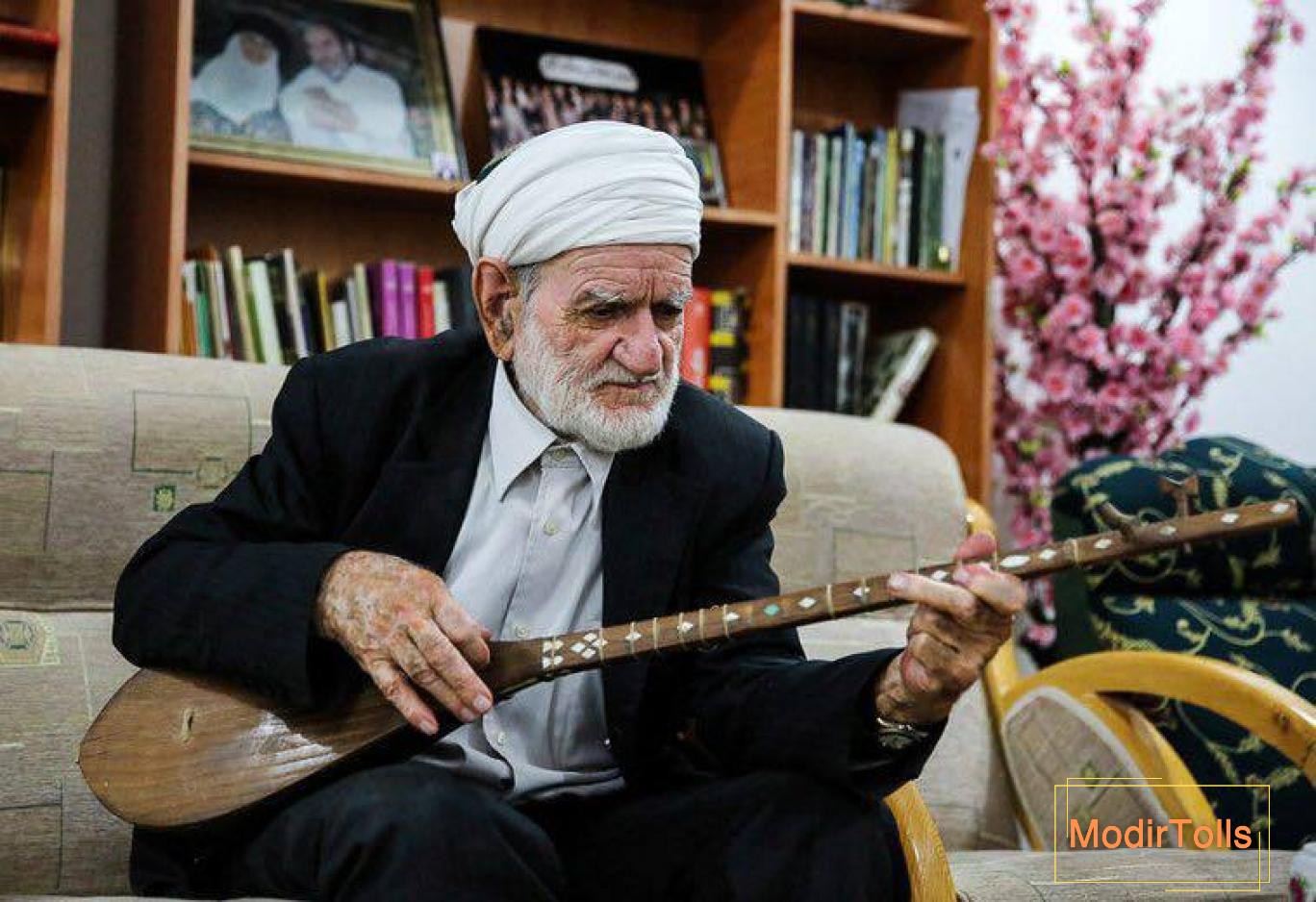 دوتار یکی ازسازهای مضرابی موسیقی ایرانی است و همان‌گونه که از نام آن برمی‌آید، دارای دو سیم (تار) است