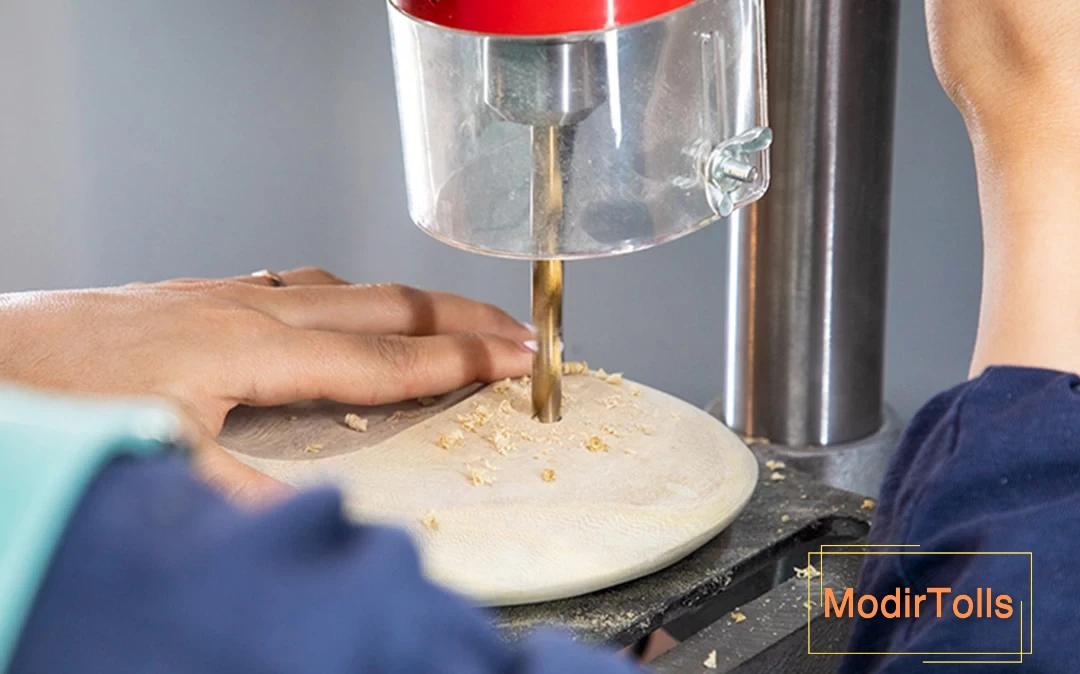 سوراخکاری قطعات چوب با دریل ستونی 2604 رونیکس